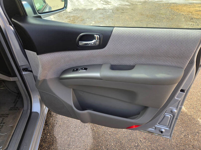 2007 Hyundai Entourage GLS