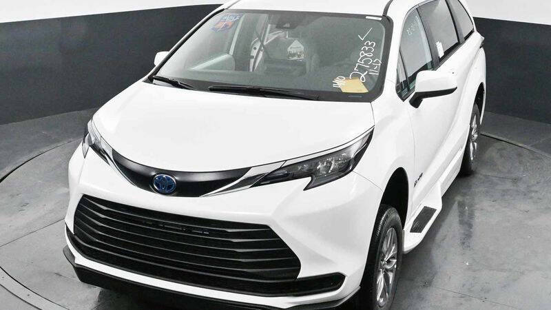 2025 Toyota Sienna LE 8-Passenger