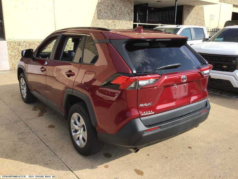 2021 Toyota RAV4 LE