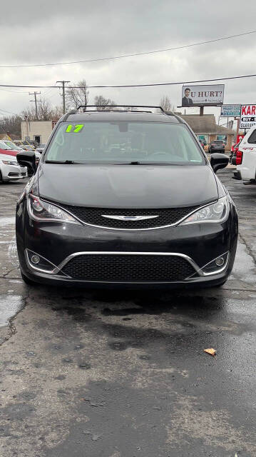 2017 Chrysler Pacifica for sale at Kars R Us in Dearborn Heights, MI