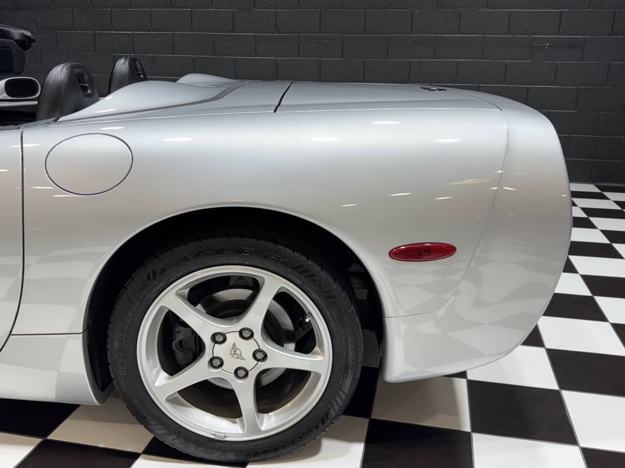 2002 Chevrolet Corvette 14