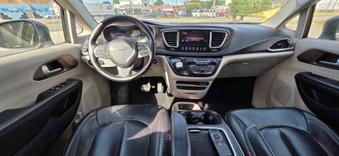 2017 Chrysler Pacifica Touring-L Plus