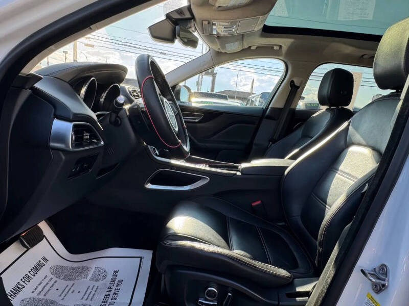 2019 Jaguar F-PACE 30t Prestige