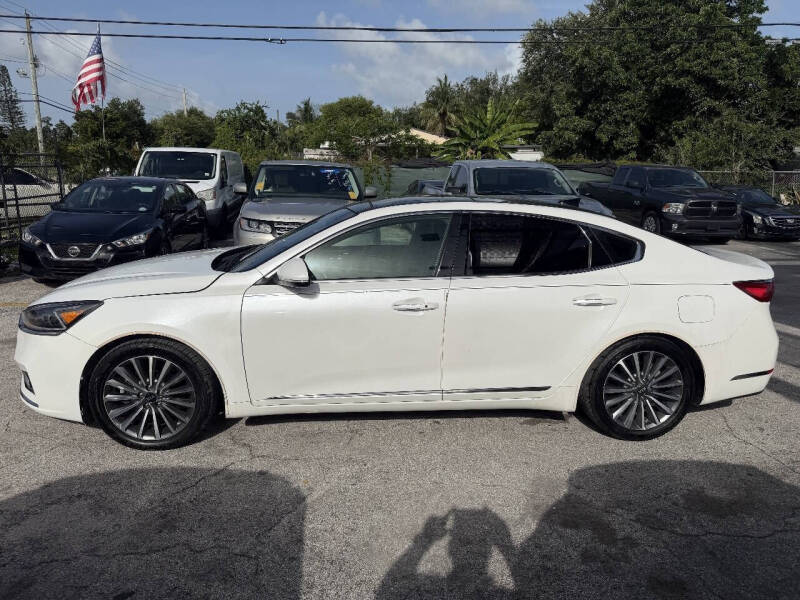 2017 Kia Cadenza Technology