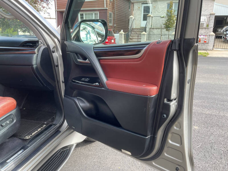 2018 Lexus LX 570 Three-Row