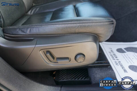 2023 Volvo XC40 B5 Ultimate Bright Theme