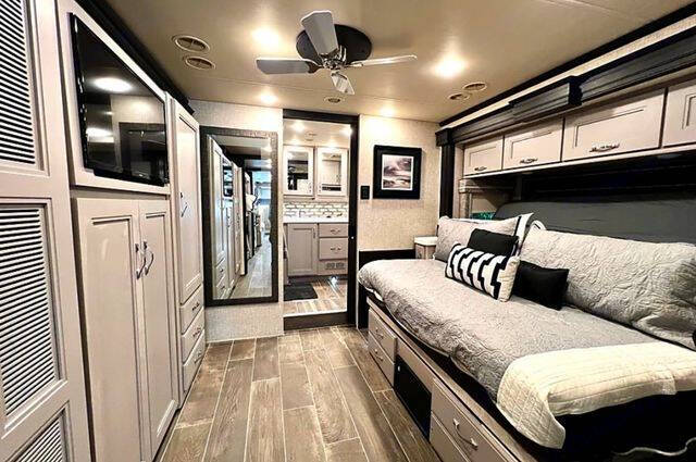 2022 Freightliner XCR Chassis