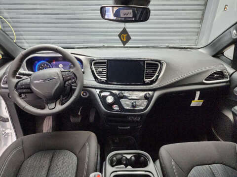 2024 Chrysler Pacifica Touring