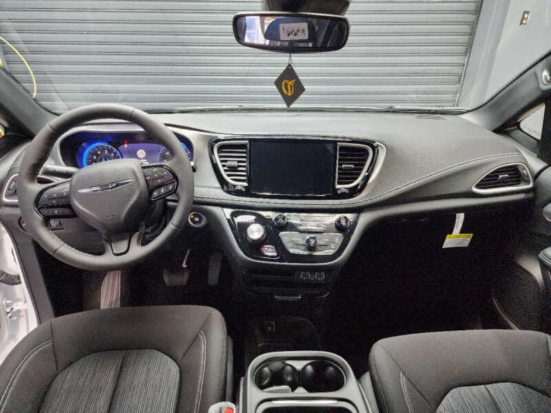 2024 Chrysler Pacifica Touring