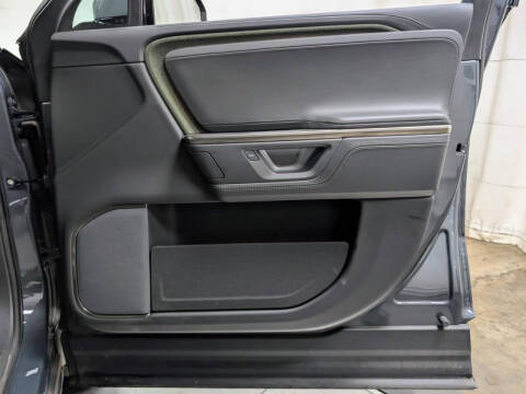 2025 Rivian R1S