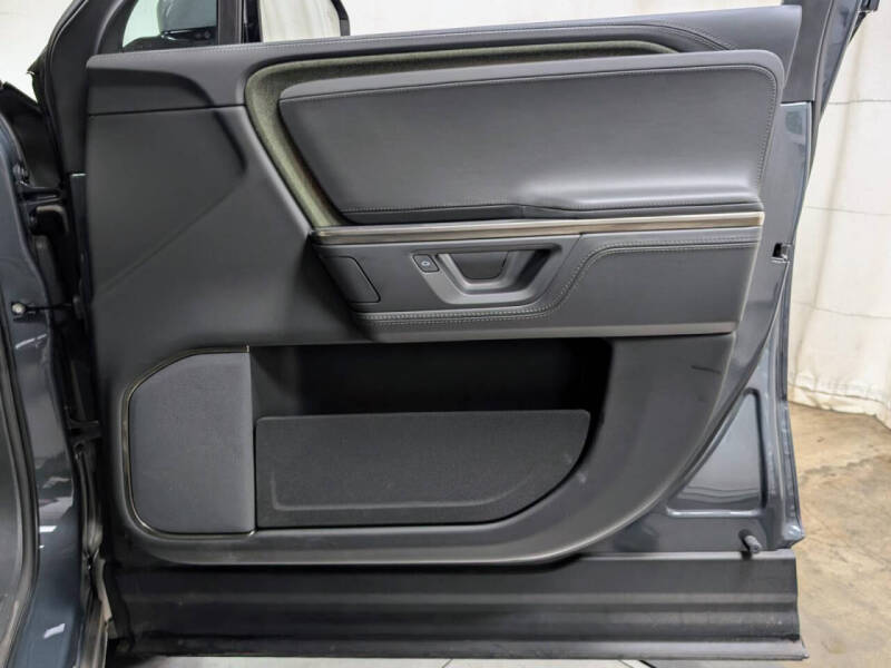 2025 Rivian R1S