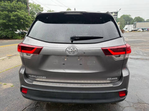 2019 Toyota Highlander SE