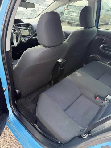 2016 Toyota Prius c Three