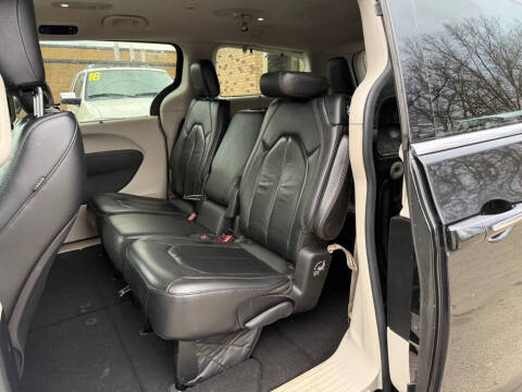 2017 Chrysler Pacifica Touring-L