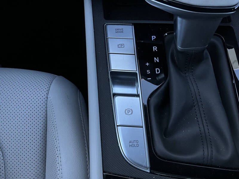 2025 Hyundai Elantra Hybrid Limited