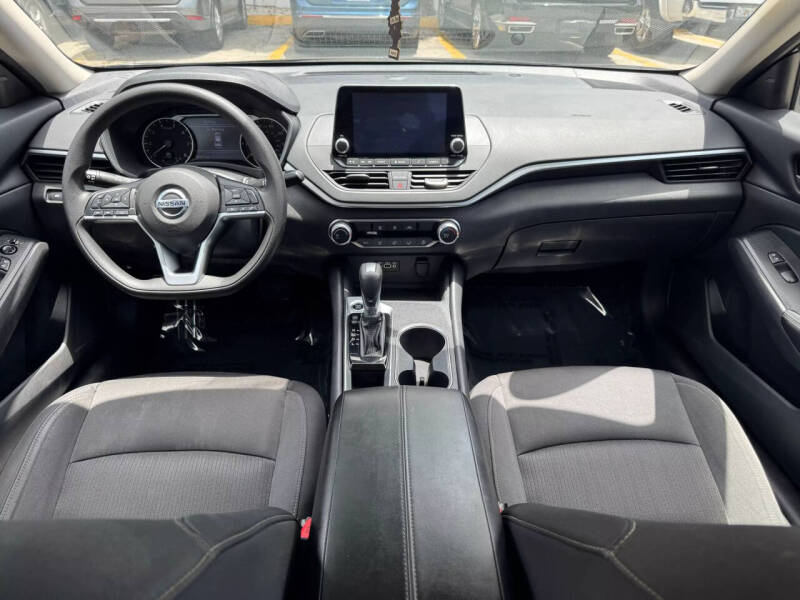 2022 Nissan Altima 2.5 SV