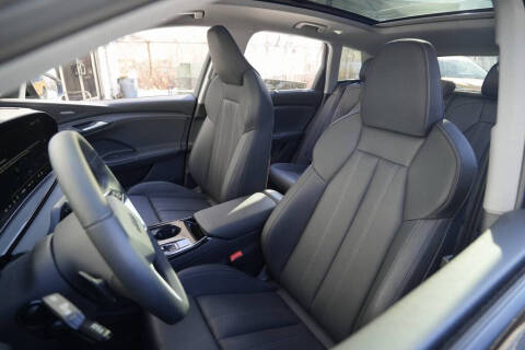 2025 Audi Q6 e-tron quattro Premium Plus