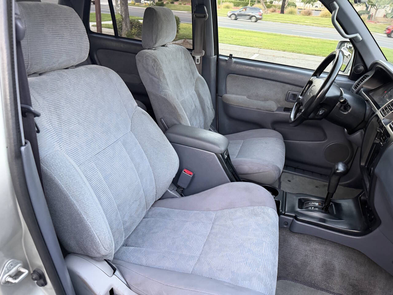 Silver 2000 Toyota 4Runner SR5 SR5 4dr SUV 36