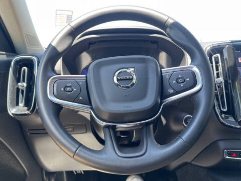 2023 Volvo XC40 B5 Plus Dark Theme