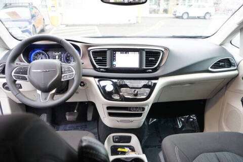 2024 Chrysler Voyager LX