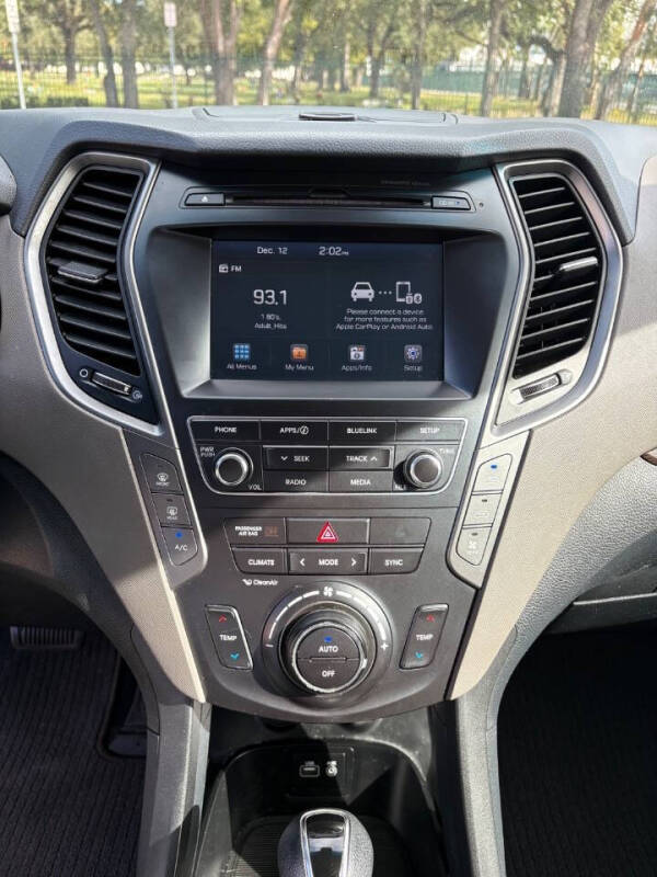 2018 Hyundai Santa Fe SE