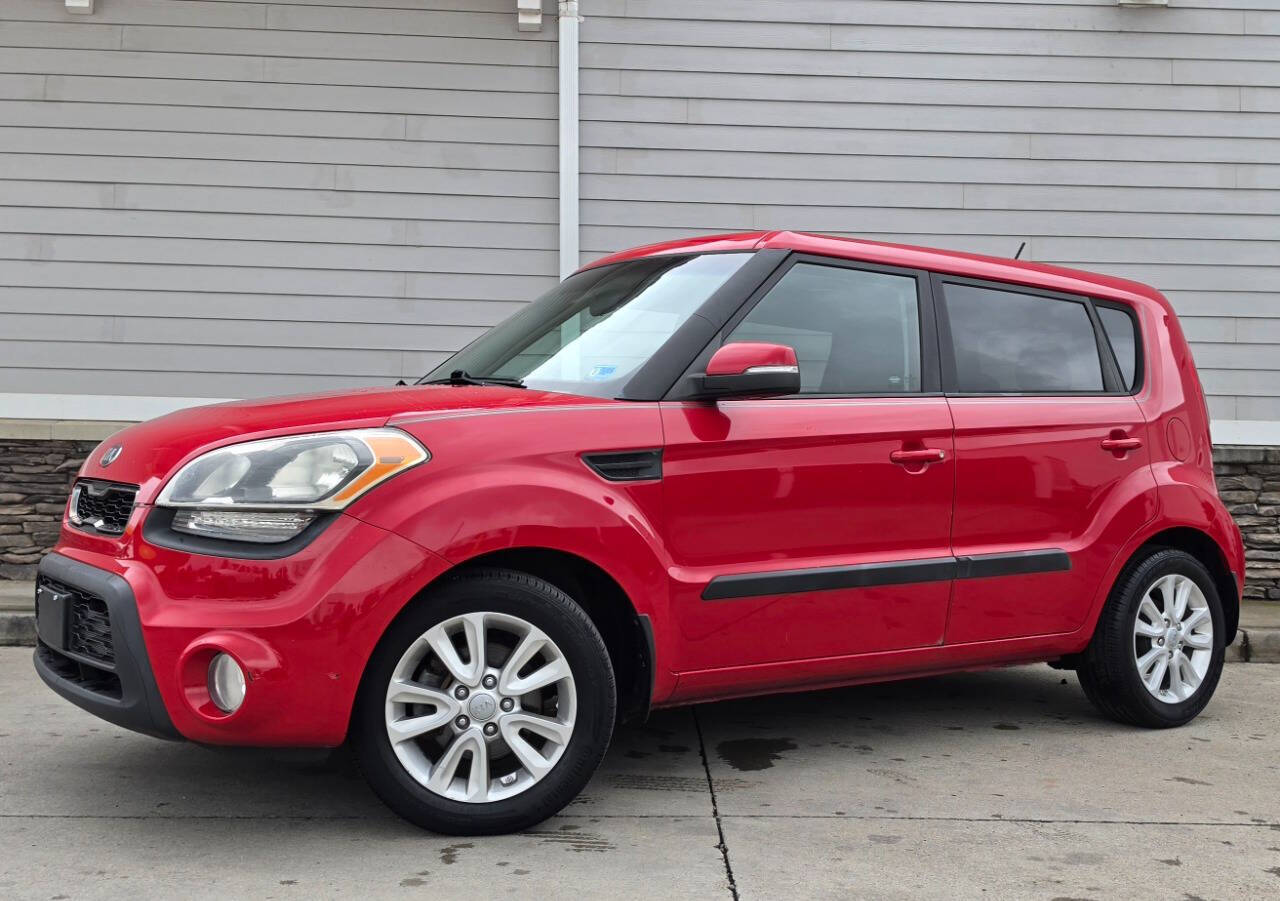 Red 2013 Kia Soul + + 4dr Crossover 6A 1