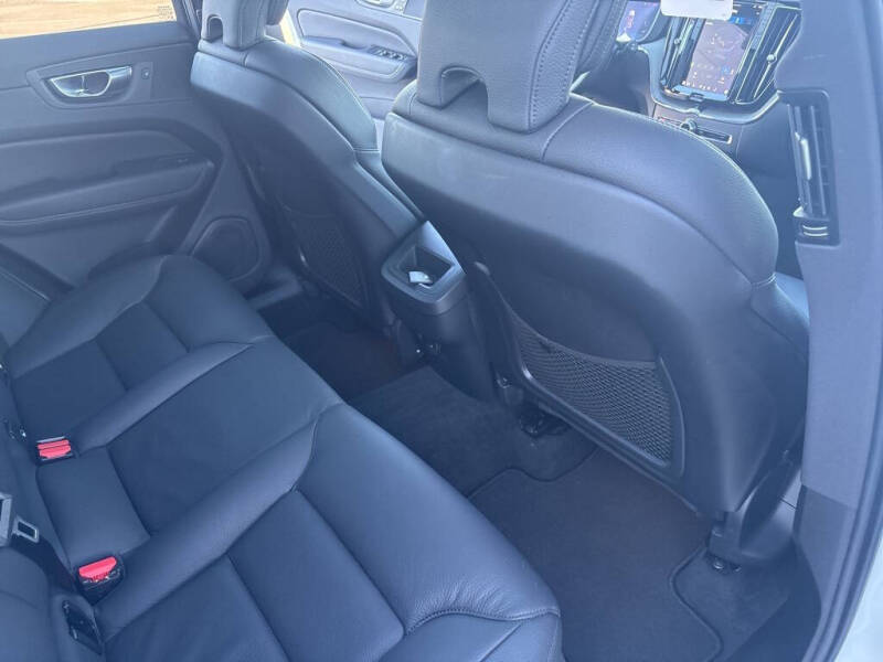 2025 Volvo XC60 B5 Plus Dark Theme