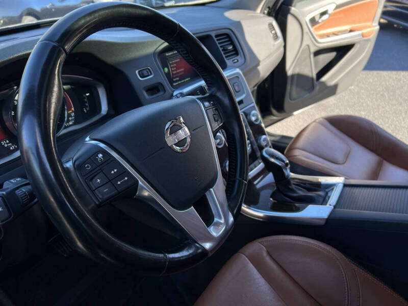 2015 Volvo V60 Cross Country T5 Platinum