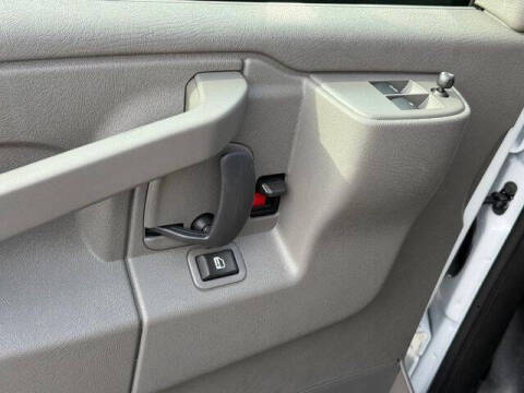 2025 Chevrolet Express 3500