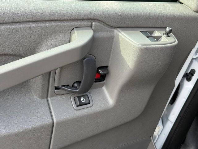 2025 Chevrolet Express 3500