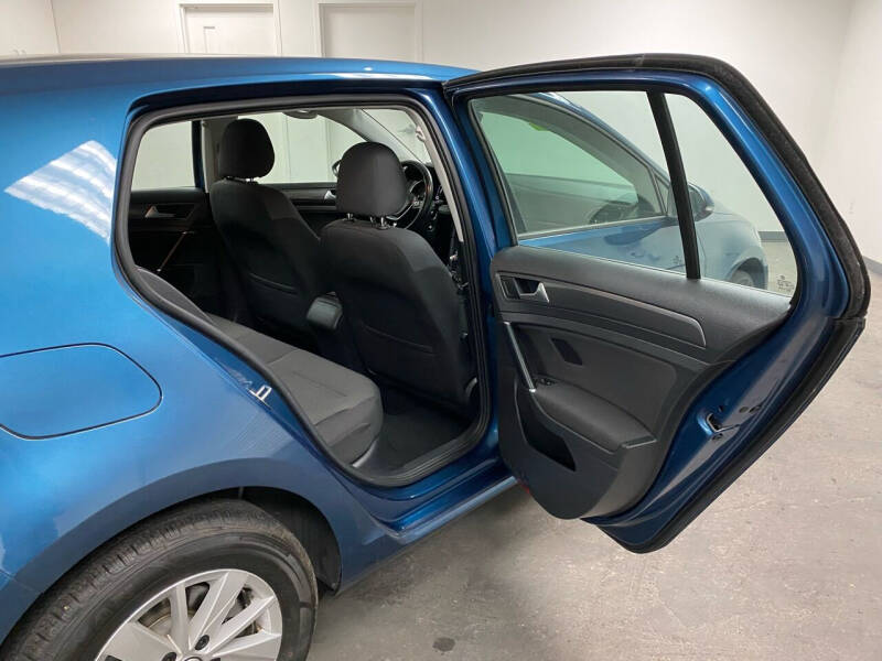 2019 Volkswagen Golf SE