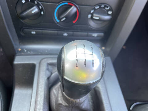 2006 Ford Mustang V6 Deluxe