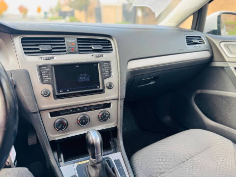 2017 Volkswagen Golf TSI S