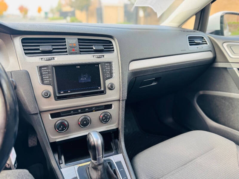 2017 Volkswagen Golf TSI S