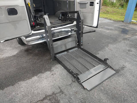 2005 Ford E-Series E-150 Chateau