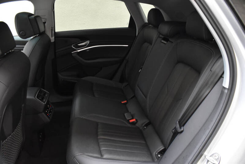 2021 Audi e-tron quattro Premium Plus