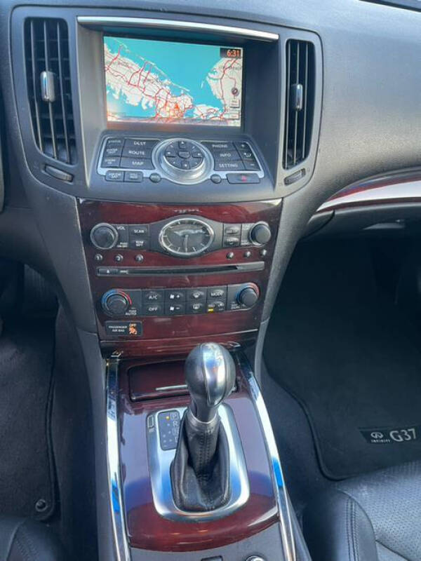 2011 Infiniti G37 Coupe x