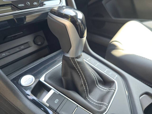 2025 Volkswagen Taos SEL 4Motion