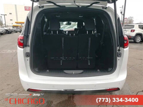 2025 Chrysler Pacifica Select