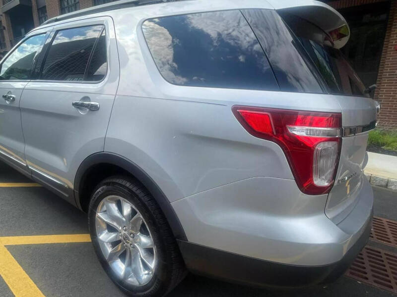 2011 Ford Explorer Limited photo 14