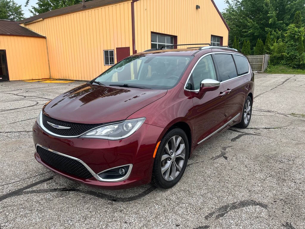 Dk. Red 2018 Chrysler Pacifica Limited Limited 4dr Mini-Van 1