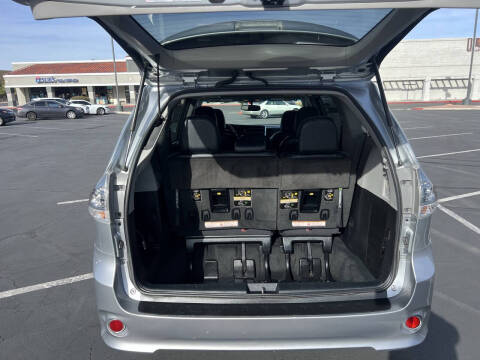 2016 Toyota Sienna SE Premium 8-Passenger