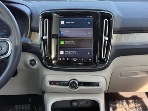 2023 Volvo XC40 B5 Ultimate Bright Theme