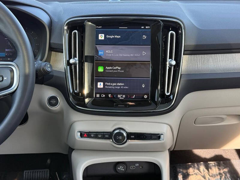 2023 Volvo XC40 B5 Ultimate Bright Theme