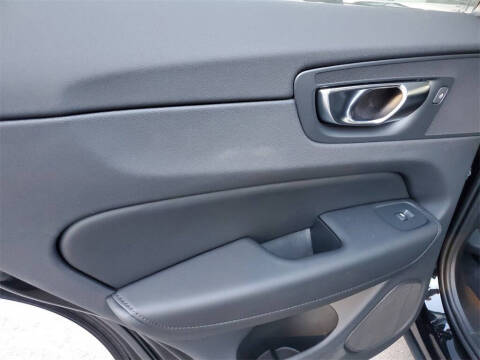 2025 Volvo XC60 B5 Plus Dark Theme