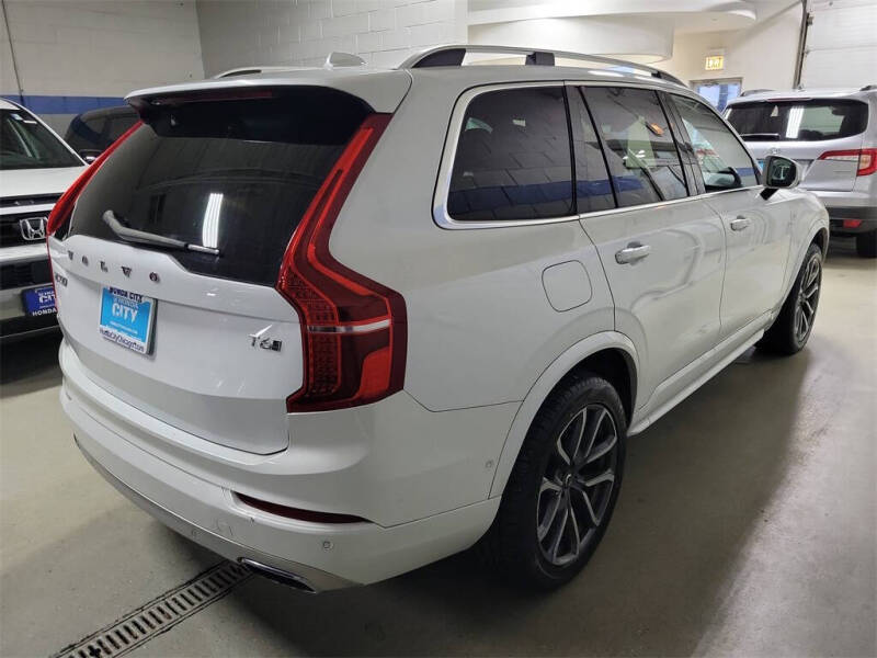2017 Volvo XC90 T6 Momentum