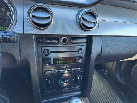 2005 Ford Mustang GT Deluxe