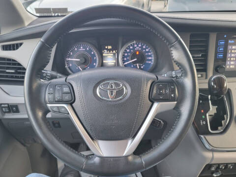 2015 Toyota Sienna XLE 8-Passenger