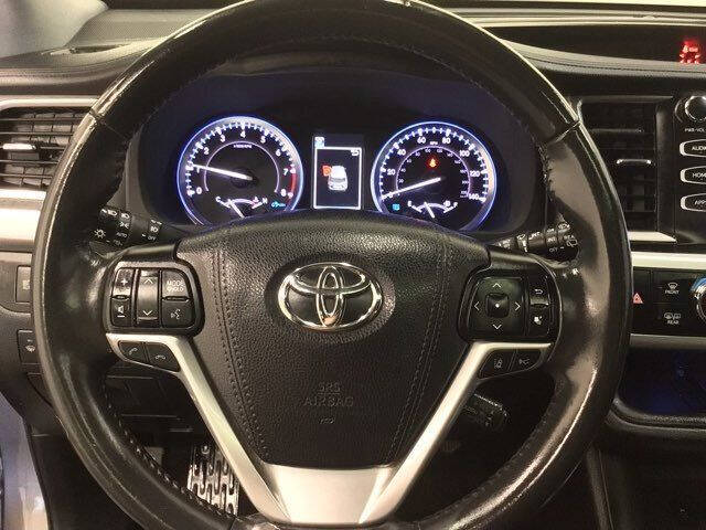 2019 Toyota Highlander SE