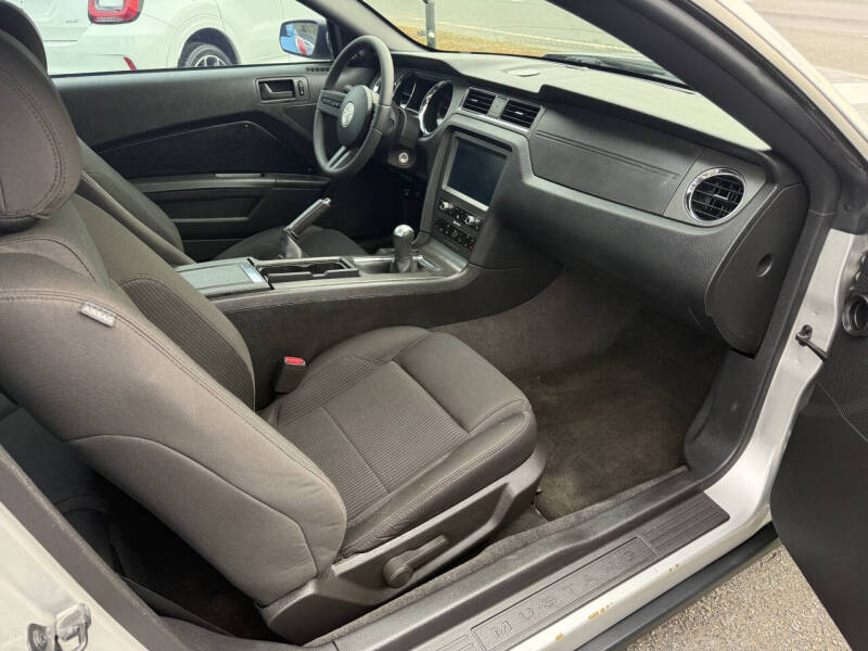 2012 Ford Mustang V6